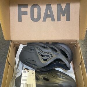 Yeezy Kids Foam Runner - BRAND NEW NEVER WORN